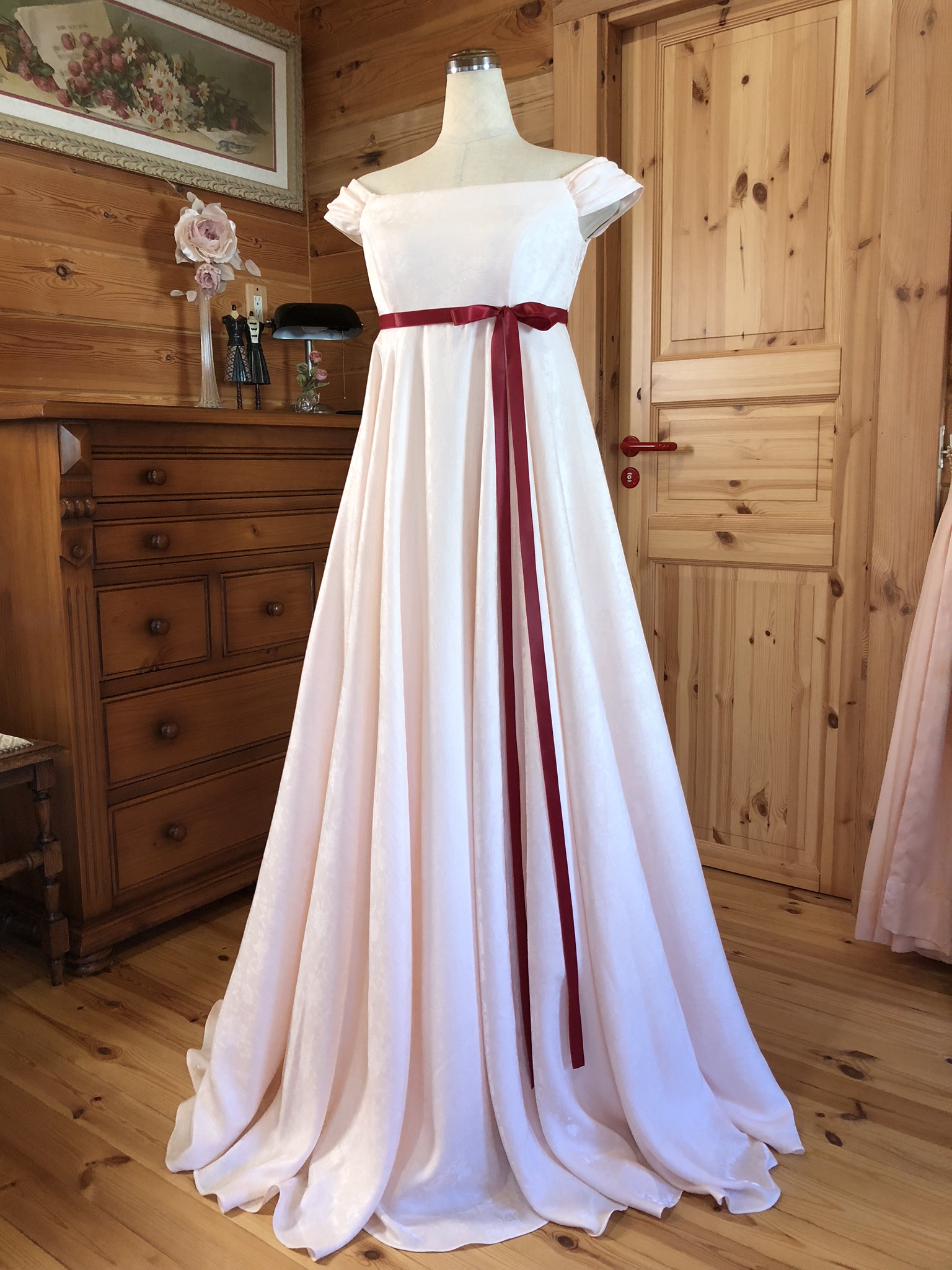 メイフェアリー　オリジナル淡いピンクのエンパイア ウェディングドレス